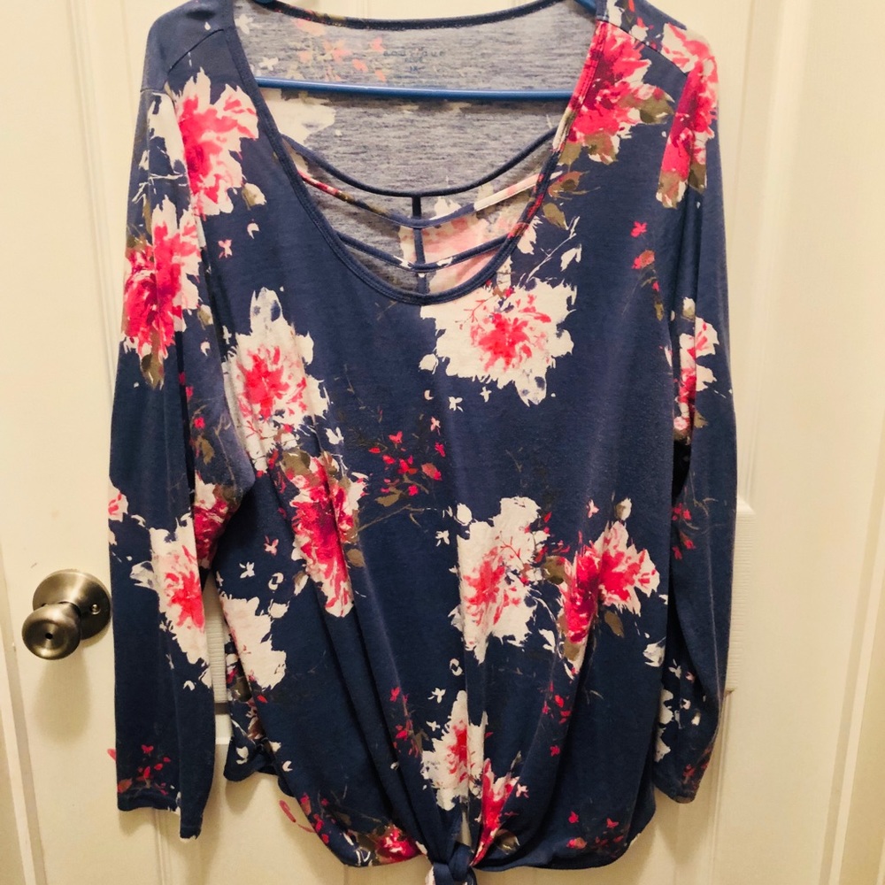 Boutique criss cross top